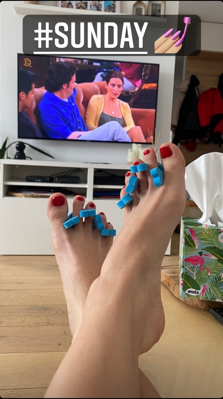 Karolina Kowalkiewicz Feet